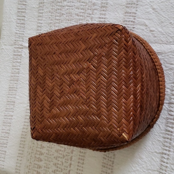 Vintage farmhouse basket with lid, bamboo or wicker basket Woven design - Picture 4 of 6